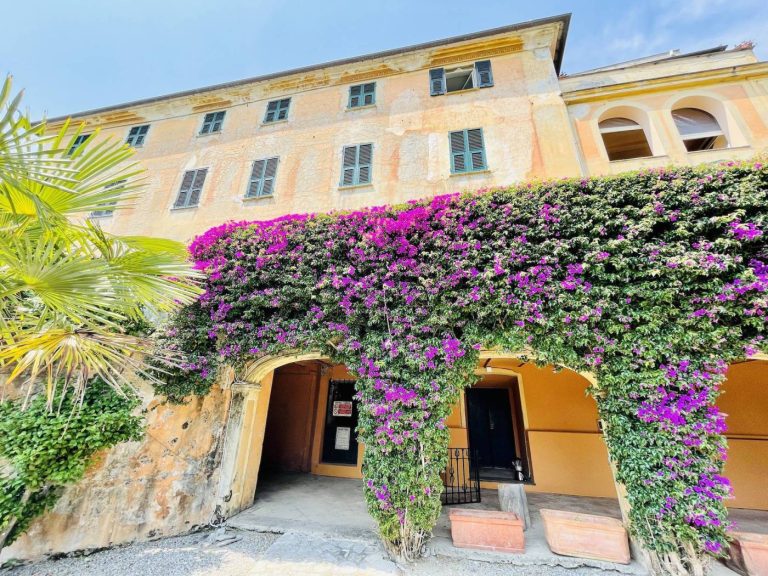 Appartamento con terrazzo in Villa San Faustino. Rapallo.