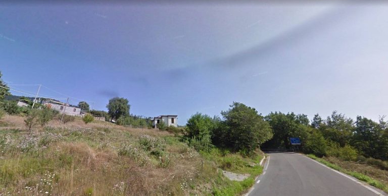 Villa con 4000 mq di terreno da ultimare. Magliolo