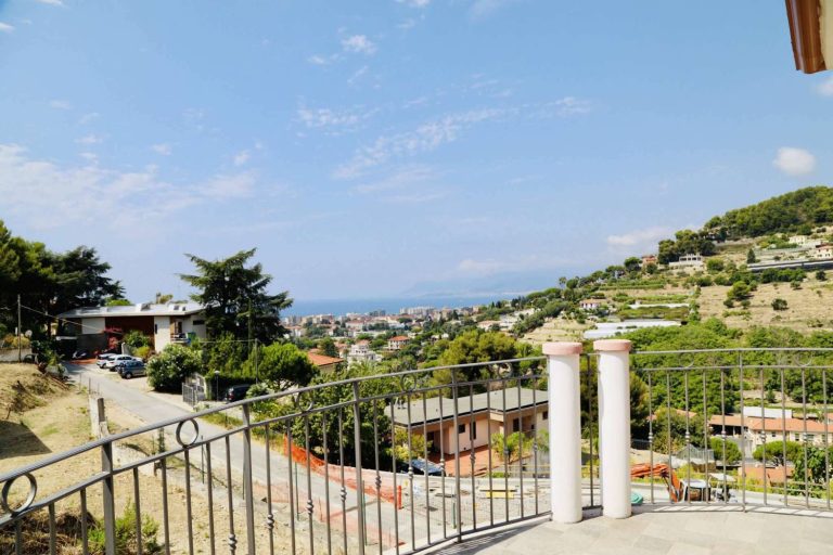 Ville di nuova costruzione a Bordighera.